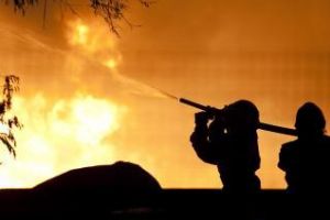 CLUJ: O femeie s-a îmbătat şi şi-a dat foc la locuinţă, la Turda