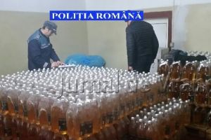FOTO-ULTIMĂ ORĂ: Percheziţii la persoane bănuite de afaceri ilegale cu alcool