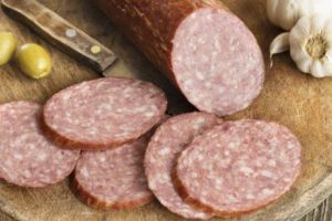 PANICĂ în România! S-a descoperit un SALAM infestat cu PESTĂ PORCINĂ. Autorităţile sunt în stare de ALERTĂ