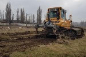 FOTO: Zona dintre blocurile ANL Lacu Dulce si calea ferata se pregateste pentru plantarea a 650 de salcami