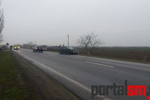 FOTO. Accident la ieşire din Botiz. Impact între două maşini