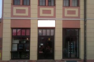 Teroare la o cofetărie – A distrus uşa şi a vrut să îşi bată fosta soţie