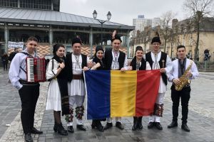 FOTO Tradiţiile şi obiceiurile din Rîu Sadului, promovate la un festival în Franţa
