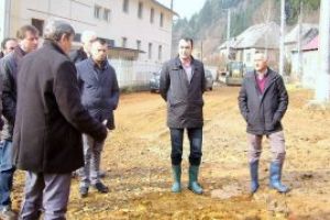 Trei curti, un subsol si drumul judetean 109U afectate de deversarea apelor de mina din galeria Breiner