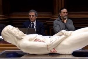 VIDEO. S-a creat o copie  INCREDIBILĂ  a lui Iisus în mărime REALĂ folosind Giulgiul din Torino