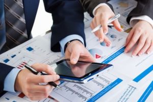 Mugur Isărescu spune că adevărata inflaţie a fost ecranată de măsuri fiscale