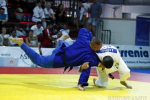 Veteranii orădeni s-au întors încărcaţi de medalii de la Campionatele Ungariei la judo (FOTO)