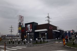 Construcţia restaurantului KFC de pe Calea Moldovei, finalizată. Când se va deschide (FOTO)