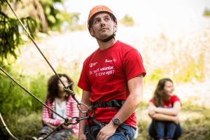 Un membru al Casei Regale se alătură voluntarilor Tăşuleasa Social