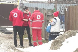 De Paşte, Crucea Roşie pune mâncare pe mesele sărmanilor