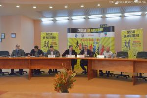 VIDEO Crosul 15 Noiembrie, singur competiţie internaţională oficială de la Braşov, trece la profesionalism