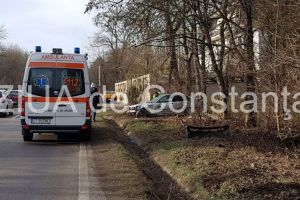 Accident rutier la iesire din municipiul Constanta catre Valu lui Traian. Ambulanta chemata in ajutor