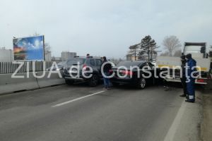 Imagini de la eveniment. Accident rutier la iesire din municipiul Constanta catre Valu lui Traian. Un tir si o masina implicate (galerie foto)  