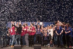 VIDEO. Elevii Colegiului ”HCC” din Alba Iulia, câştigători ai concursului de robotică, mai aproape de visul american. Consiliul local finanţează o parte din cheltuielile cu cazarea şi deplasarea în SUA