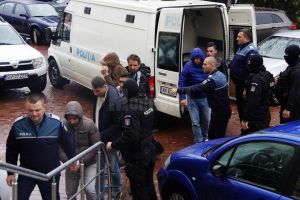 Proxeneţi trimişi în judecată: exploatau fete în Suceava, apoi le transferau în Grecia ...