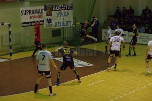 Universitatea a remizat cu Călăraşi şi calificarea în play-off se joacă în ultima etapă