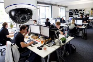 Esti antreprenor? 6 motive sa iti dotezi sediul afacerii cu un kit de supraveghere video