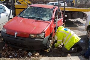 Politistii locali continua campanie desfasurata pentru ridicarea autovehiculelor abandonate din Constanta