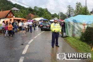 Acţiune a poliţiştilor, la târgul de animale şi mărfuri de la Câmpeni: Amenzi de peste 10.000 de lei şi 4 permise reţinute