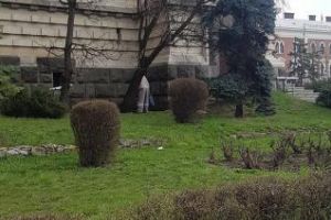 Angajat E.ON Gaz Cluj urina pe Catedrala Mitropolitană din Piaţa Avram Iancu - FOTO