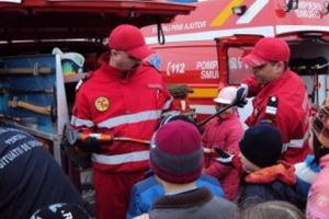 Peste 1600 de copii au trecut pragul subunităţilor ISU Alba, în săptămâna ”Școala Altfel”. Atracţia principală, ”o tură” cu ambulanţa SMURD