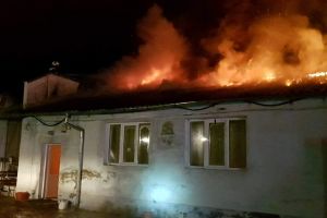 FOTOGALERIE. Incendiu devastator la o firmă din judeţul Satu Mare! Totul s-a făcut scrum