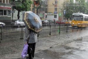 Cod Galben in Banat: Vant, ploi, descarcari electrice si conditii de grindina