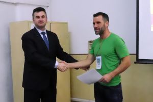 Tibi Uşeriu la Oradea: Le-a povestit deţinuţilor cum a putut un fost puşcăriaş să câştige de trei ori cel mai greu maraton din lume (FOTO)