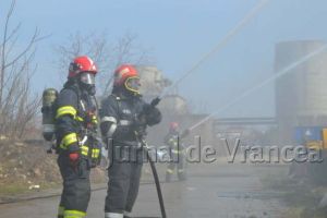 GALERIE FOTO: Cel mai amplu exerciţiu al ISU Vrancea, desfăşurat în curtea societăţii ENET