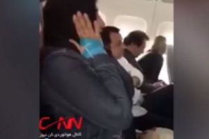 INCIDENT DRAMATIC la bordul unui avion ÎN ZBOR! O femeie a făcut un ATAC DE PANICĂ. Reacţia INCREDIBILĂ a celorlalţi pasageri 