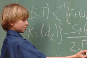 Cum îţi dai seama de INTELIGENȚA unui om? Este mai SIMPLU decât se credea. SEMNELE BIZARE care arată un IQ ridicat