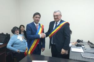 Febră unionistă: Aleşii din Aleşd, primii din Bihor care au semnat o declaraţie de unire simbolică cu fraţi dintr-o comună a Basarabiei (FOTO)