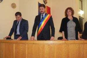 FOTO: Consiliul Local Cugir a validat alte trei noi mandate de aleşi locali aparţinând PSD. Locurile au fost declarate vacante, din motive de incompatibilitate