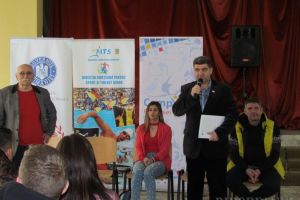 Larisa Florian, cea mai bună sportivă a judeţului, în mijlocul elevilor Colegiului Tehnic “Mihai Viteazul” (FOTO)