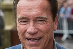 Arnold Schwarzenegger, operat de urgenta pe cord deschis