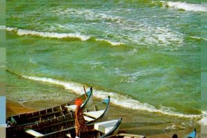 Barci si salvamari pe plaja, la Eforie Sud. Intr-o zi din vara anului 1966