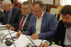 Consilierii PSD Cuşnir şi Nichitean i-au acordat lui Flutur o notă „aproape de maxim” ...