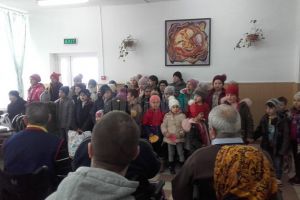 Copiii de la Şcoala Gimnazială Zvoriştea au vizitat bolnavii de la Centrul de Recuperare din ...