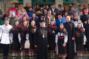 Zeci de copii aflaţi în dificultate au participat la acţiunea ”Lumina din sufletele ...