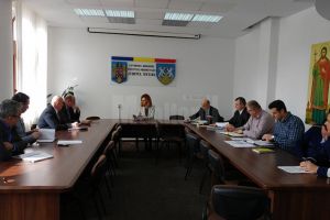 Două patrule de poliţie pe schimb pentru prevenirea furturilor la Şcheia