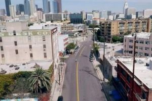 Oraşul care VOPSEȘTE STRĂZILE în alb pentru a reduce temperaturile