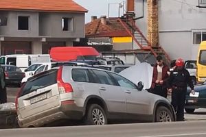 Accident cu trei maşini pe DN 76: Cinci persoane, inclusiv o minoră, au fost rănite