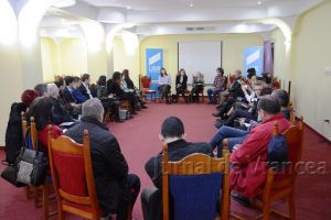 FOTO: Trei parlamentari USR au participat la o dezbatere publică pe tema educaţiei la Focşani