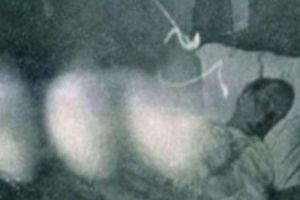 FANTOMA ALBASTRĂ care a ÎNFIORAT internetul. Apariţie virală din ALTĂ LUME? Fotografia cutremurătoare, în articol