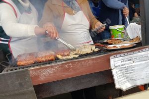 Sute de oameni vin, sâmbăta, la Oborul din Găeşti pentru un fel de mâncare mai puţin obişnuit