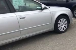 Ce-a găsit în torpedou un şofer păcălit