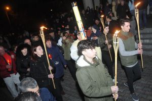 Cu Lumina Sfântă în palme şi în suflete