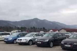 Atenţie la maşinile SH. Ce a găsit în torpedou un şofer păcălit