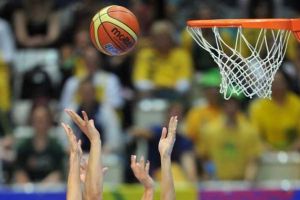 Universitatea CSM a câştigat jocul cu Rapid Bucureşti, la o diferenţă de zece puncte