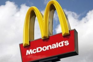 SCHIMBAREA de la McDONALD'S care i-ar putea lăsa FĂRĂ CLIENȚI. Ce vor PATRONII să facă cu celebrul LANȚ FAST FOOD
